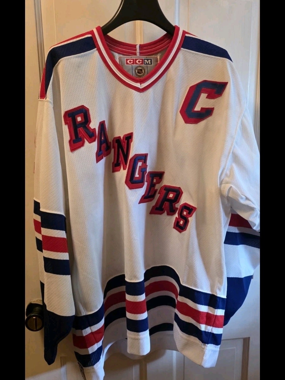 ​VTG 1997 CCM New York Rangers Brian Leetch #2 Captain Jersey Pristine. Stitched